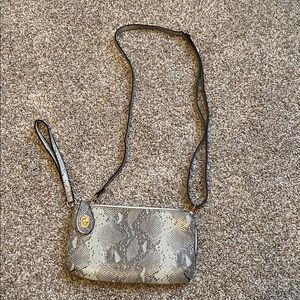 Jen & Co Wristlet w Twist Lock Closure